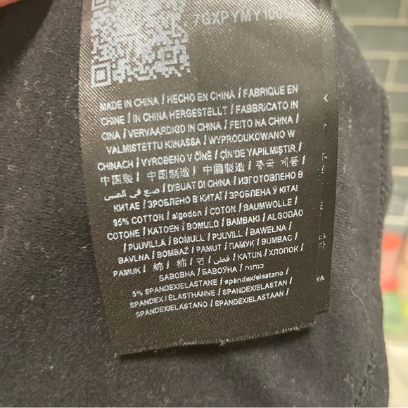 Vintage 2000's GUESS Black studs, Baby Tee Logo Size large - Picture 10 of 10